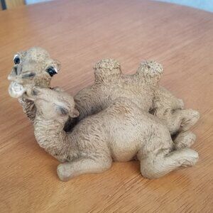 Castagna "Kissing Camels" Figurine 1988 Resin Alabaster Made in Italy